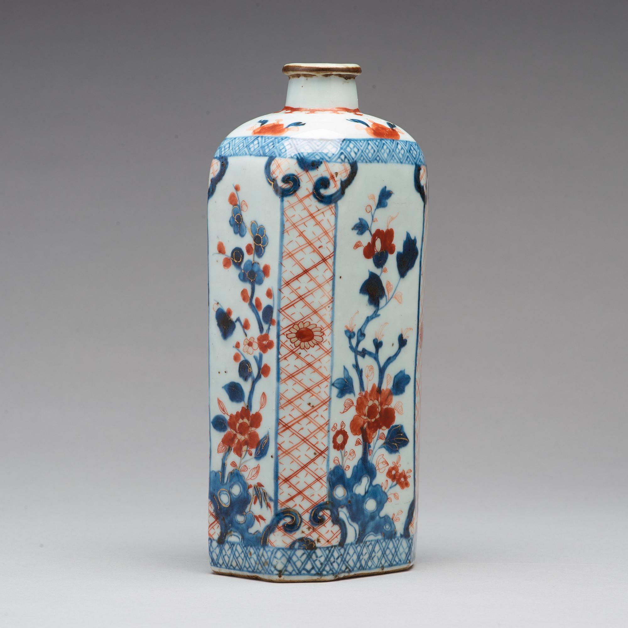 FLASKA, porslin. Qingdynastin, Kangxi (1662-1722).