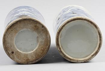 PENSELVASER, 2 st, porslin, Kina, 1900-tal.