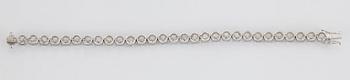 Armband 18K vitguld med runda briljantslipade diamanter totalvikt ca 12.00 ct.