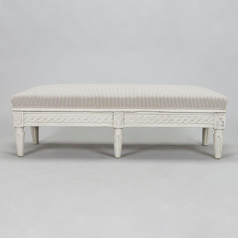 A Gustavian provincial bench, 18th/19th century.