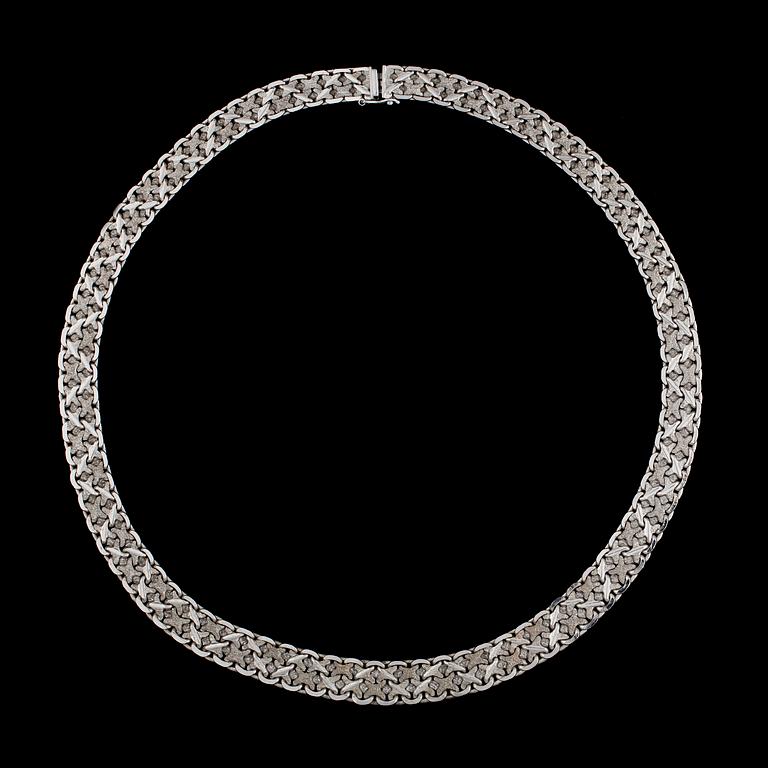 HALSSMYCKE, 14K vitguld. Vikt ca 55,0 g.