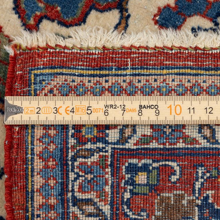 Matta, semiantik Najafabad, Isfahan området, ca 208 x 138 cm.
