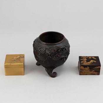 A Japanese bronze censer and two lacquer boxes with cover, Meiji period (1868-1912).