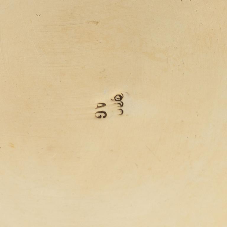 Round box with lid, silver, 20th century.