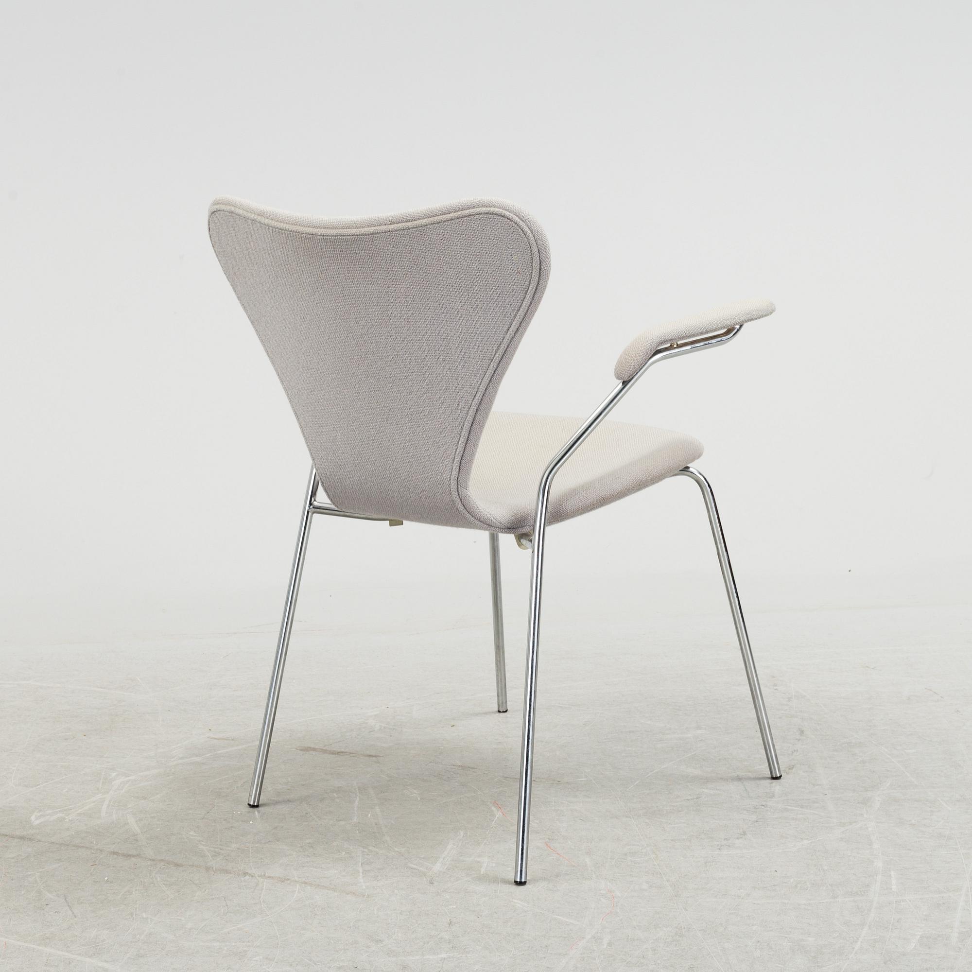 ARNE JACOBSEN ARMCHAIR "SJUAN" FOR FRITZ HANSEN. DENMARK, 1984.