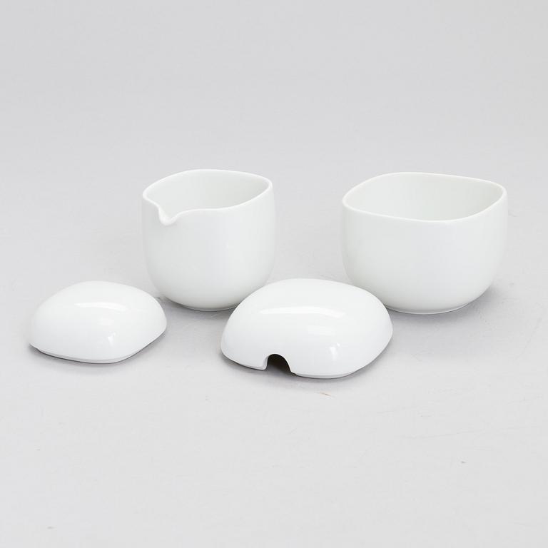 TIMO SARPANEVA, MAT- och KAFFESERVIS, 49 delar, "Suomi", Rosenthal 1987-88. Modellen formgiven 1976.