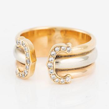 Cartier ring "Double C" 18K trefärgat guld med runda briljantslipade diamanter.