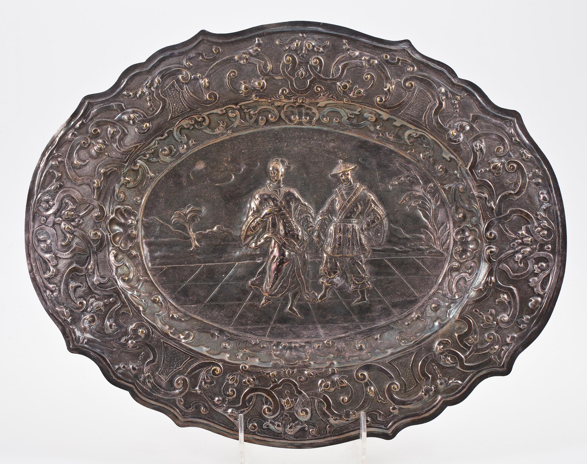 PRESENTERFAT. Försilvrad mässing. Barockstil 1800-talets slut.