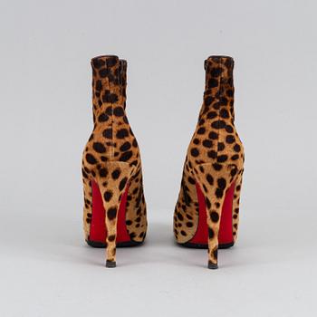 Christian Louboutin, pumps, size 38.