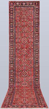Gallerimatta, Hamadan, ca 510 x 107 cm.