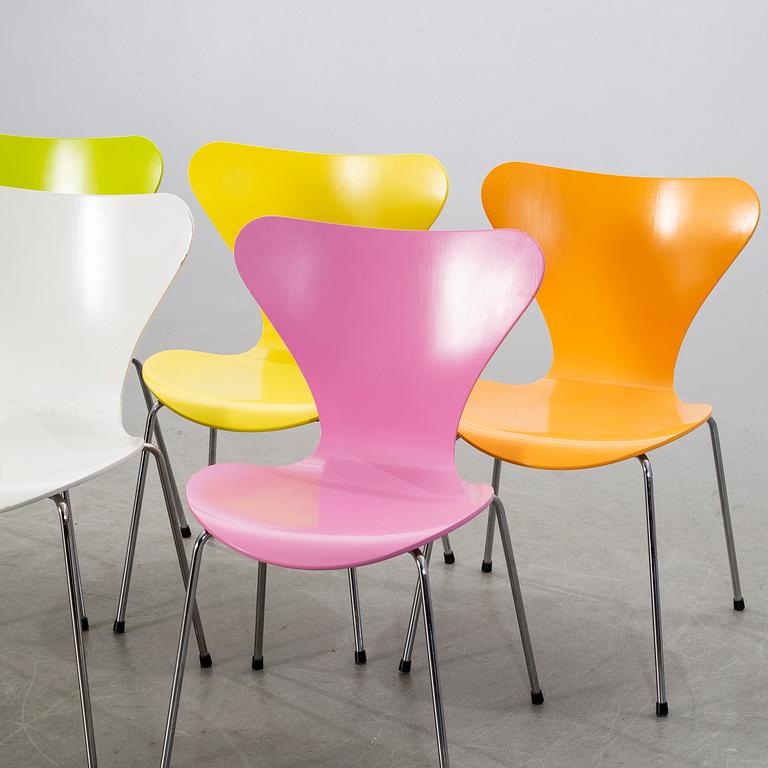 ARNE JACOBSEN, 5 chairs, "Sjuan", Fritz Hansen, Denmark.