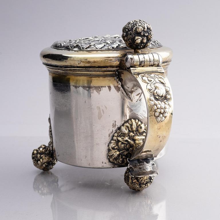 A Baltic 17th century parcel-gilt silver tankard, mark of Johan Strengman, (active 1686, 1690-1701) probably 1691, Nyen.