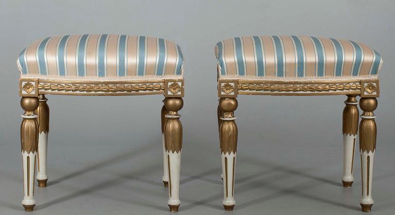 TABURETTER, 2 st, 1800-tales slut.