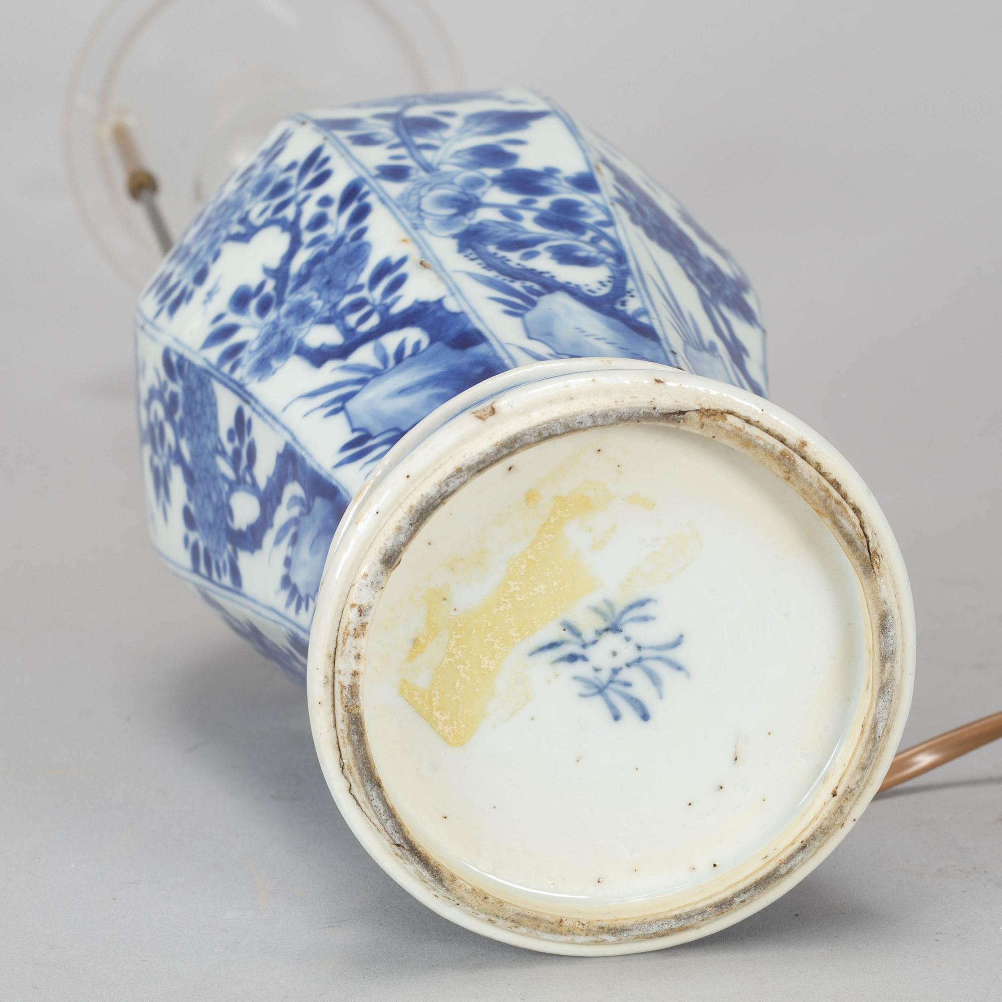 A blue and white vase, converted into a table lamp, Qing dynasty, Kangxi (1662-1722).