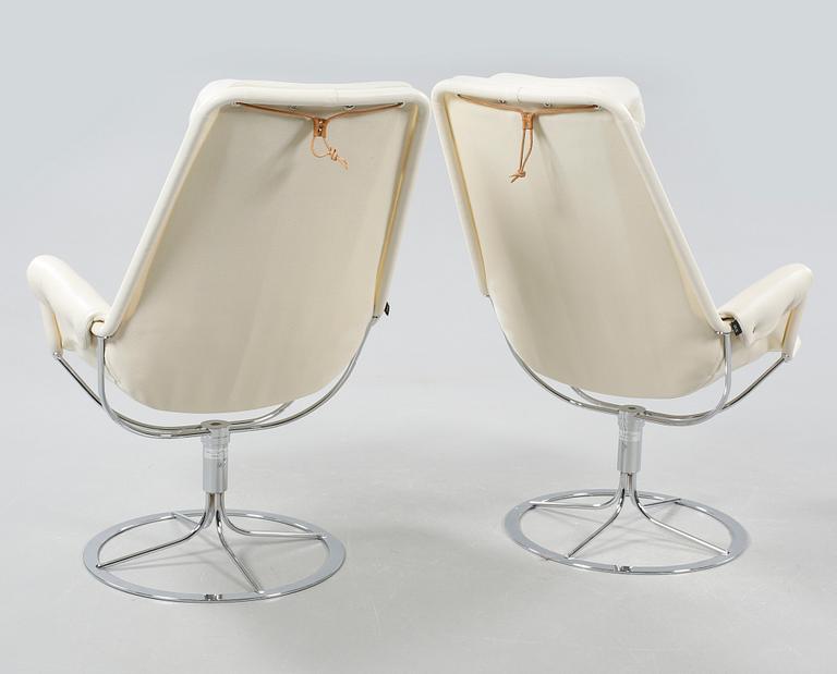 A pair of chairs, model Jetson, designed by Bruno Mathsson for Dux, made in the 21st century.