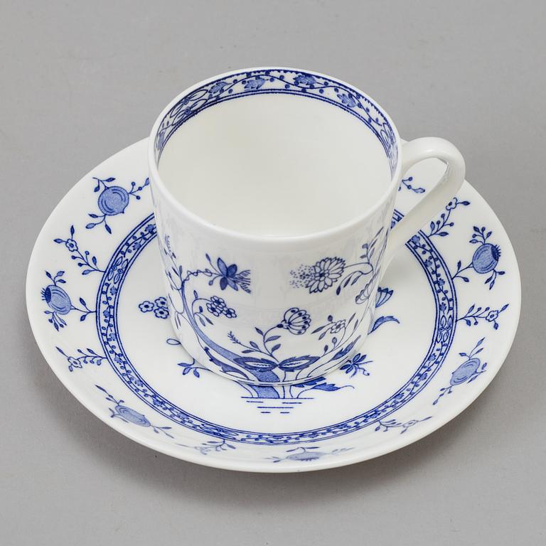 A set of 33 porcelain pieces of dinner service "Dresden". Stig Lindberg, Gustavsberg.