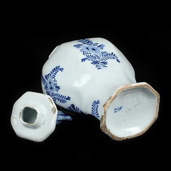 VAS med LOCK, fajans, Holland, 1700-tal.