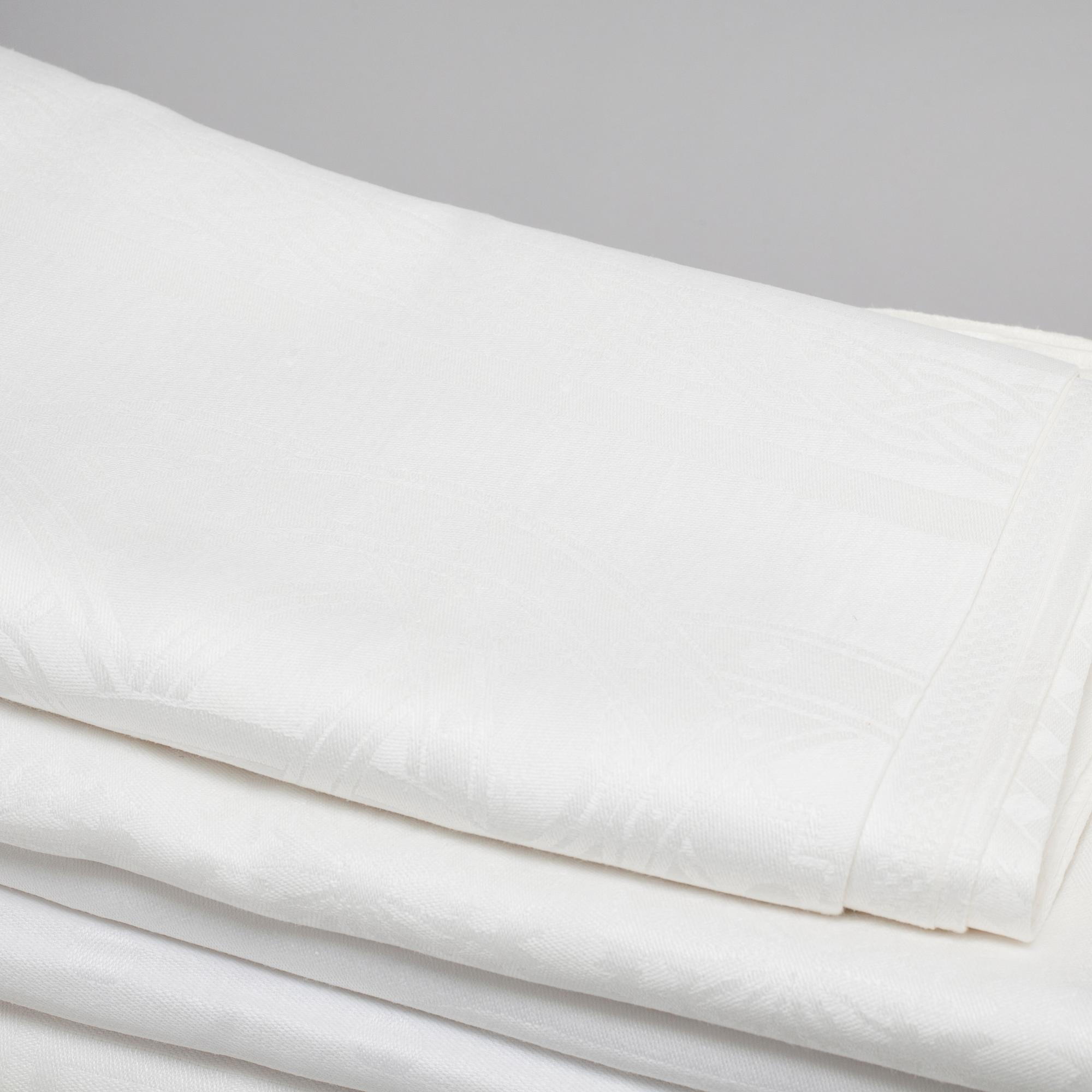 30 pieces of linen, 20th century.