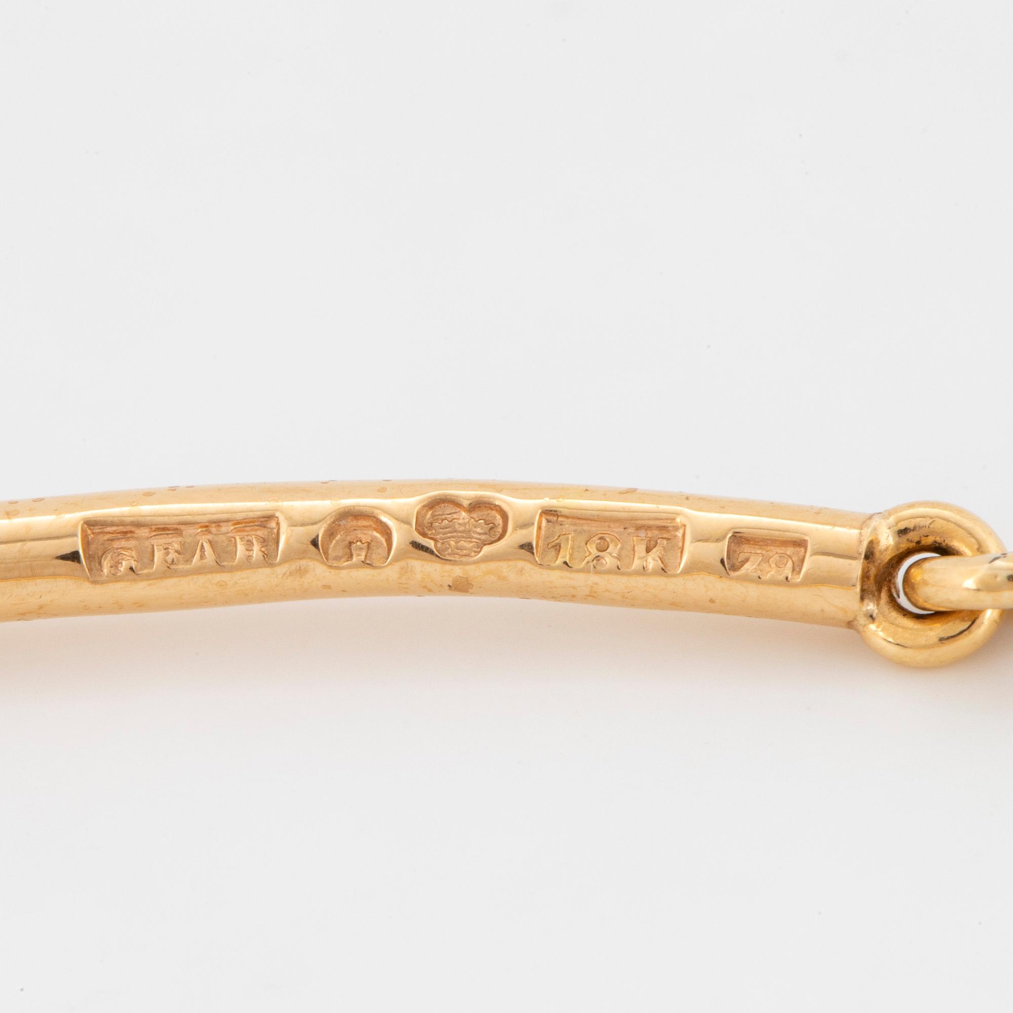 18K gold necklace.