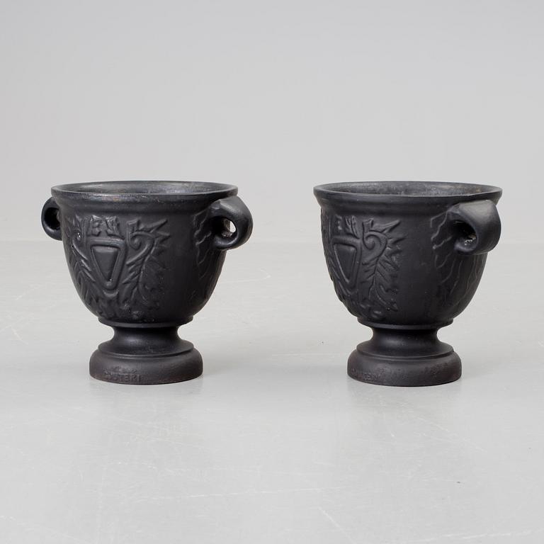 TRÄDGÅRDSURNOR, ett par, gjutjärn, Alunda järngjuteri, 19/2000-tal.