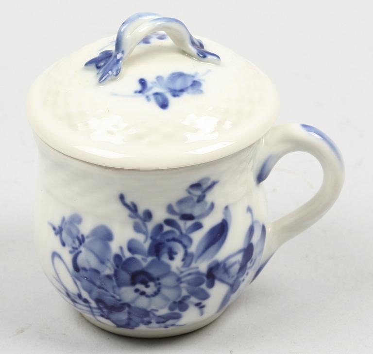 CREMEKOPPAR, 6 st. Porslin. Kungl Dansk.