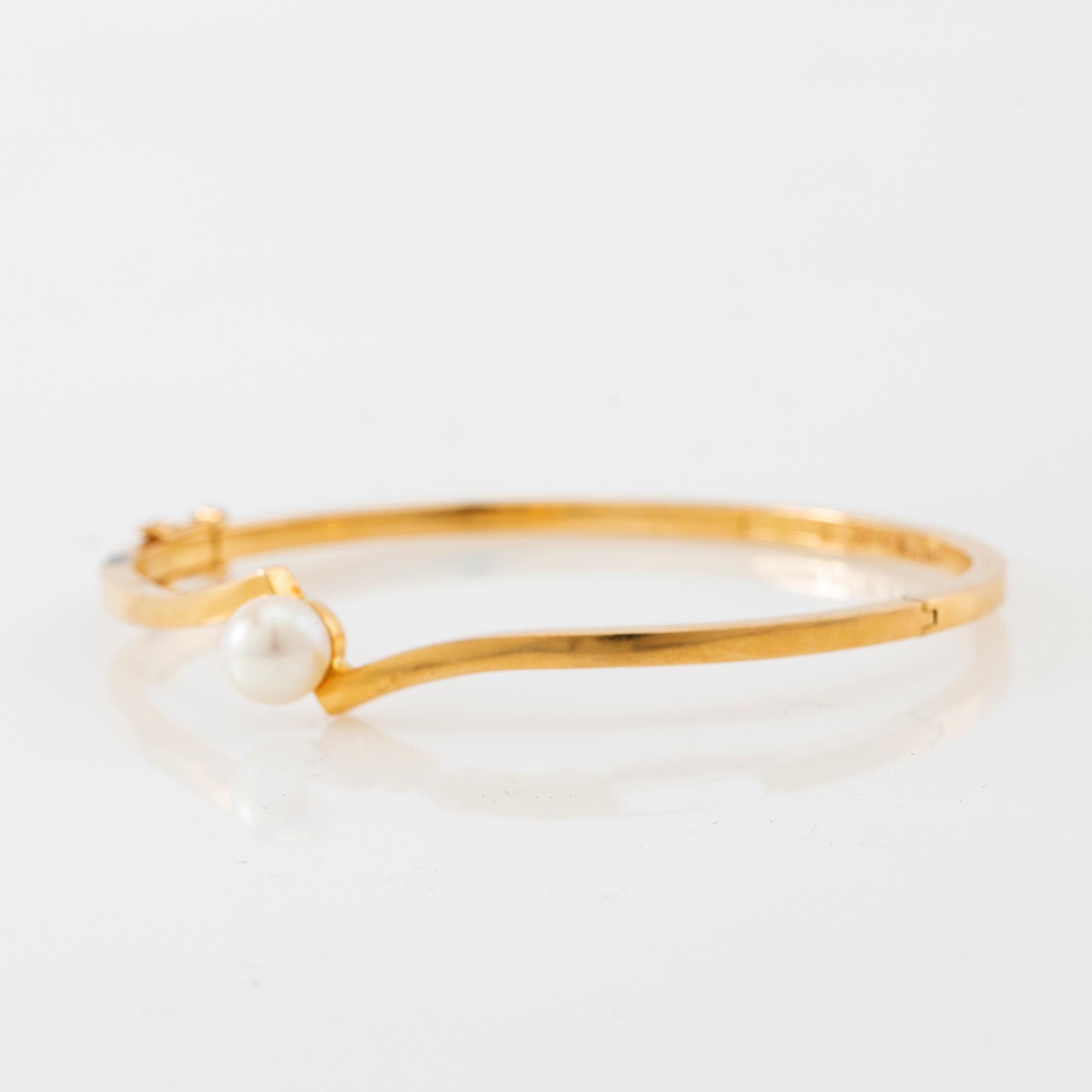 Armring, 18K guld och pärla, Stigbert, Stockholm, 1964.