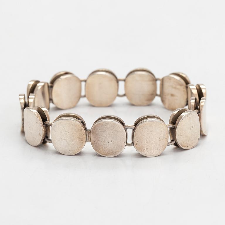 Nanna Ditzel, rannekoru, sterlinghopeaa, Georg Jensen, Tanska.