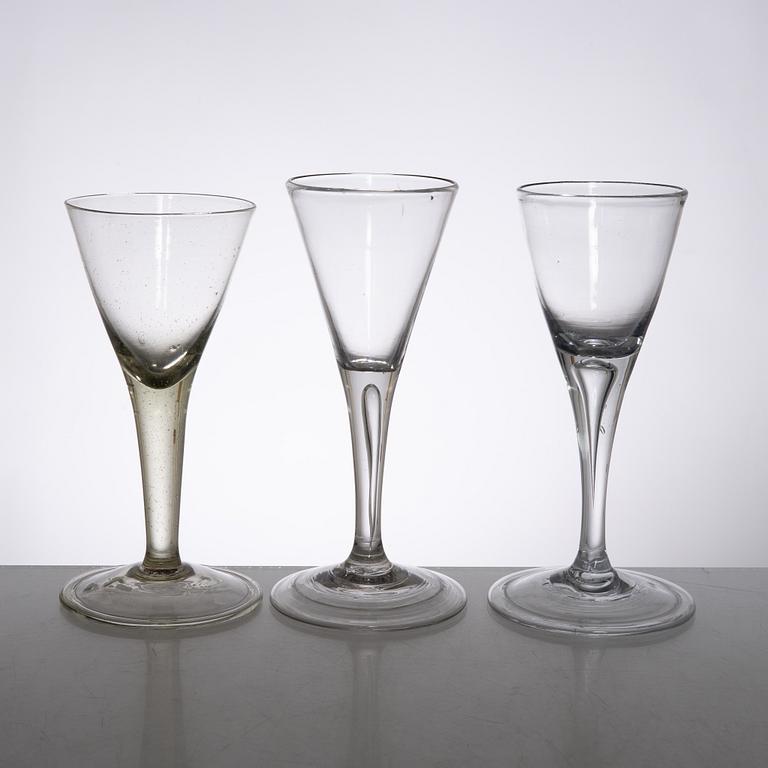 Spetsglas, 6 st, 1700-tal och spetsglas, 4 st, omkring år 1900.