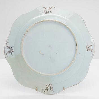 A Chinese porcelain dish, Qing dynasty, Qianlong (1736-95).