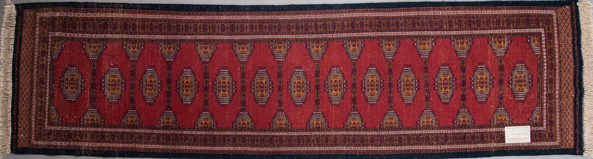 GALLERIMATTA, bochara, Indien. Ca 350x94 cm.