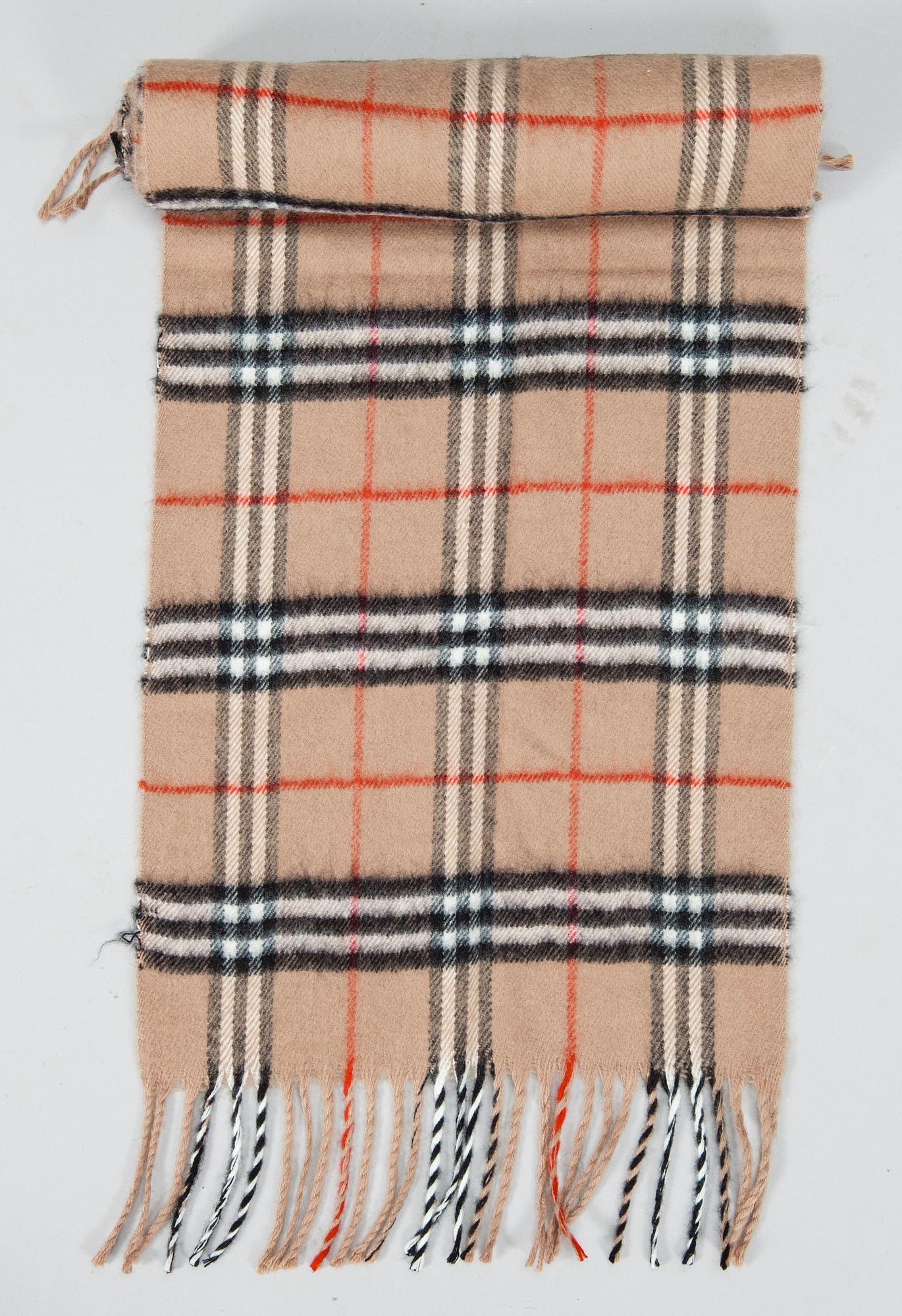 HALSDUK, Burberry.