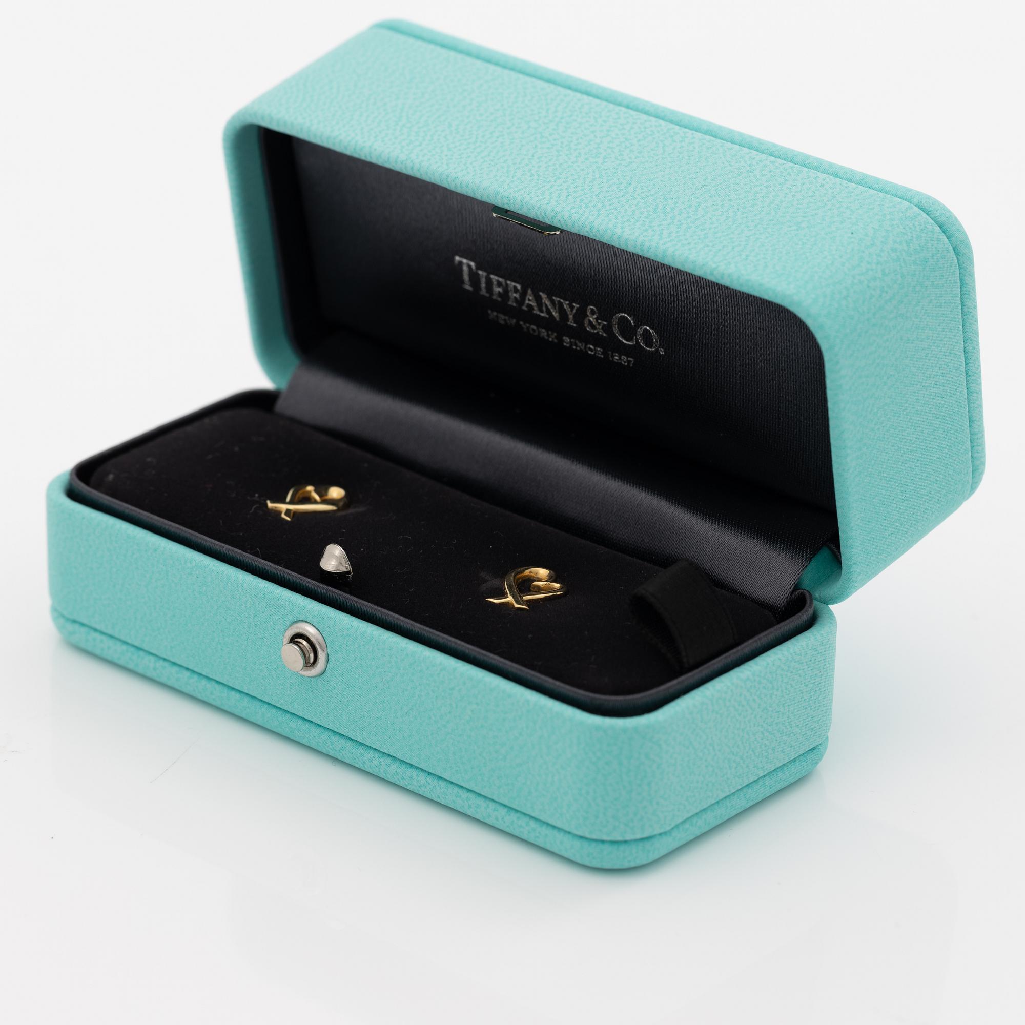 Tiffany & Co a pair of earrings 18K gold in the shape of hearts design Paloma Picasso.