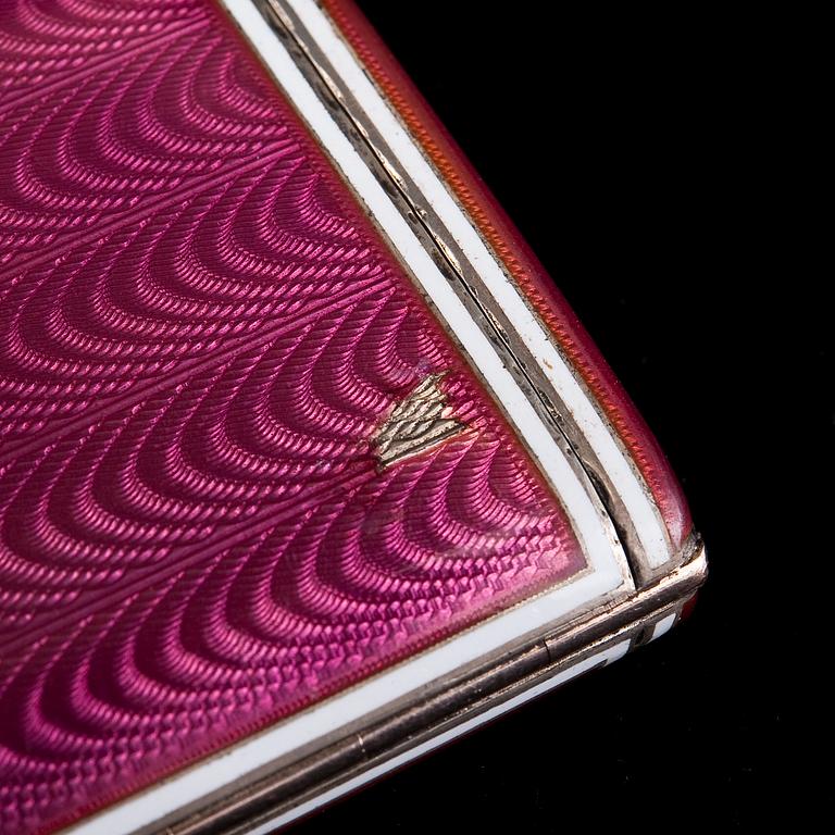 ENAMELLED CIGARETTE CASE.