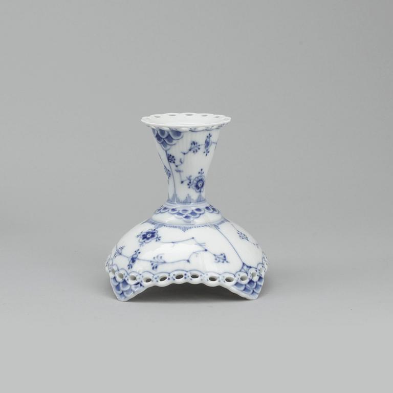 KAFFESERVIS, 69 delar, porslin, "Musselmalet", Royal Copenhagen, 1900-talets andra hälft.