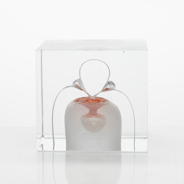 Oiva Toikka, årskub, signerad Oiva Toikka, Nuutajärvi 1985, numrerad 668/2000.