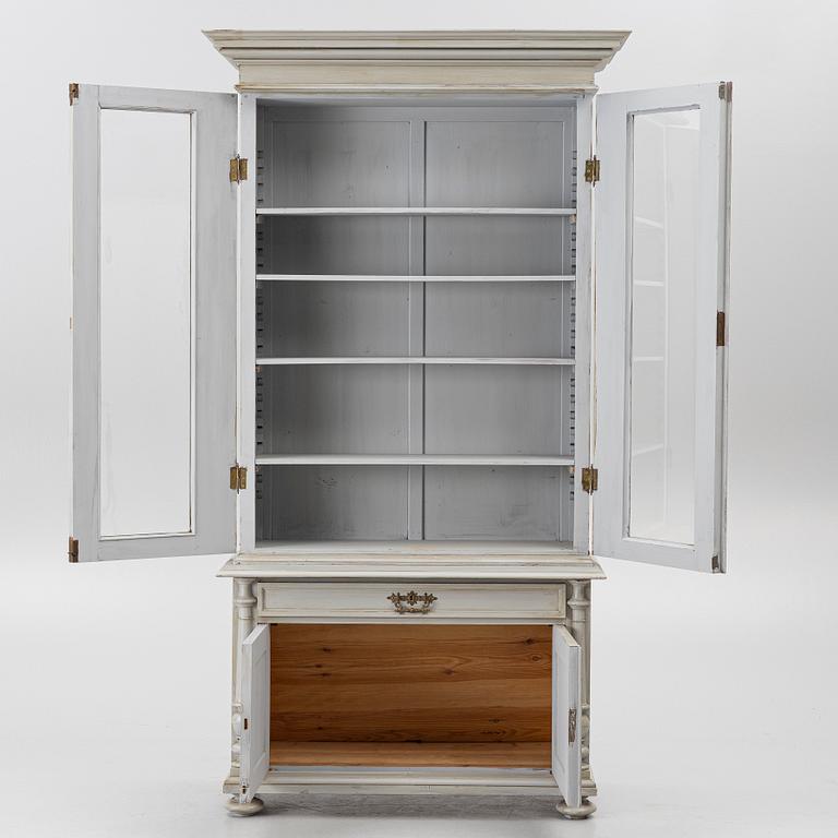 Bokskåp/ Vitrinskåp  1800-talets slut.