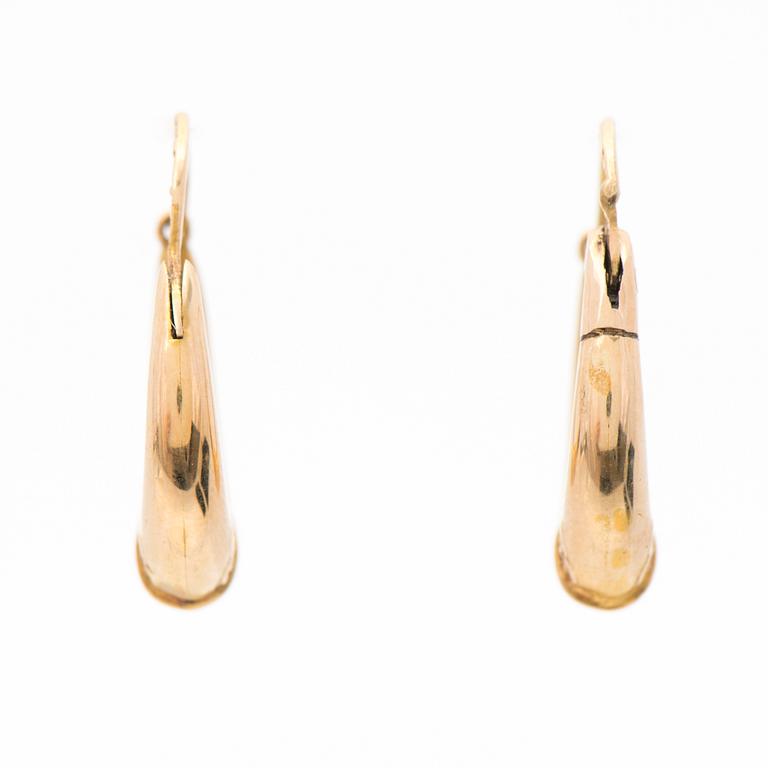A PAIR OF EARRINGS, 18K gold. Finland.