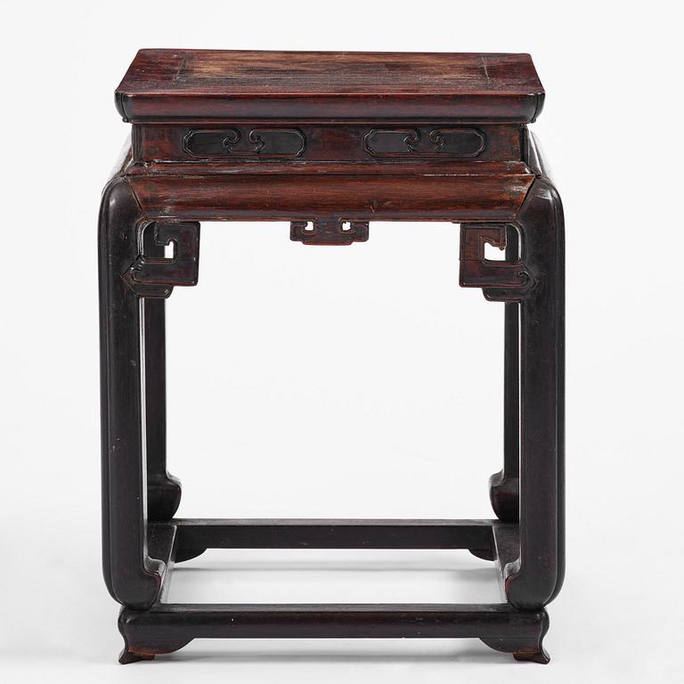 Pall/bord, hardwood. Qingdynastin, 1800-tal.