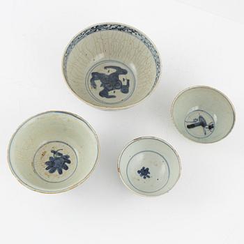 Four blue and white porcleain bowls, China, Ming dynasty, (1368-1644).