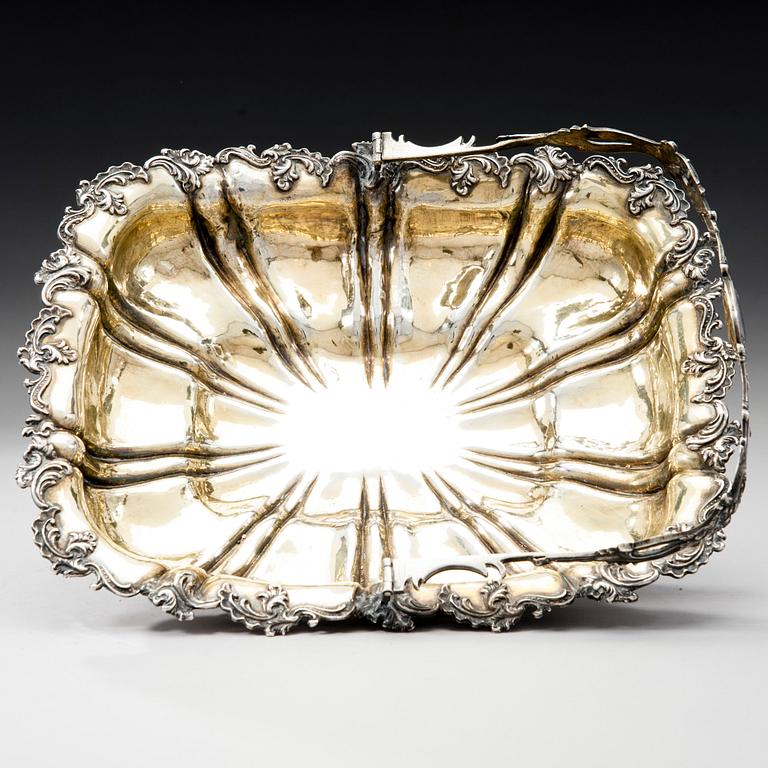 A RUSSIAN SILVER BREAD BASKET.