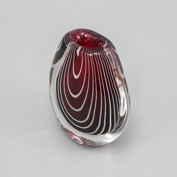 VAS samt OBJEKT, glas, Vicke Lindstrand, Kosta, 1900-talets andra hälft.