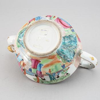 A Canton famille rose tea pot with cover, Qing dynasty, 19th Century.