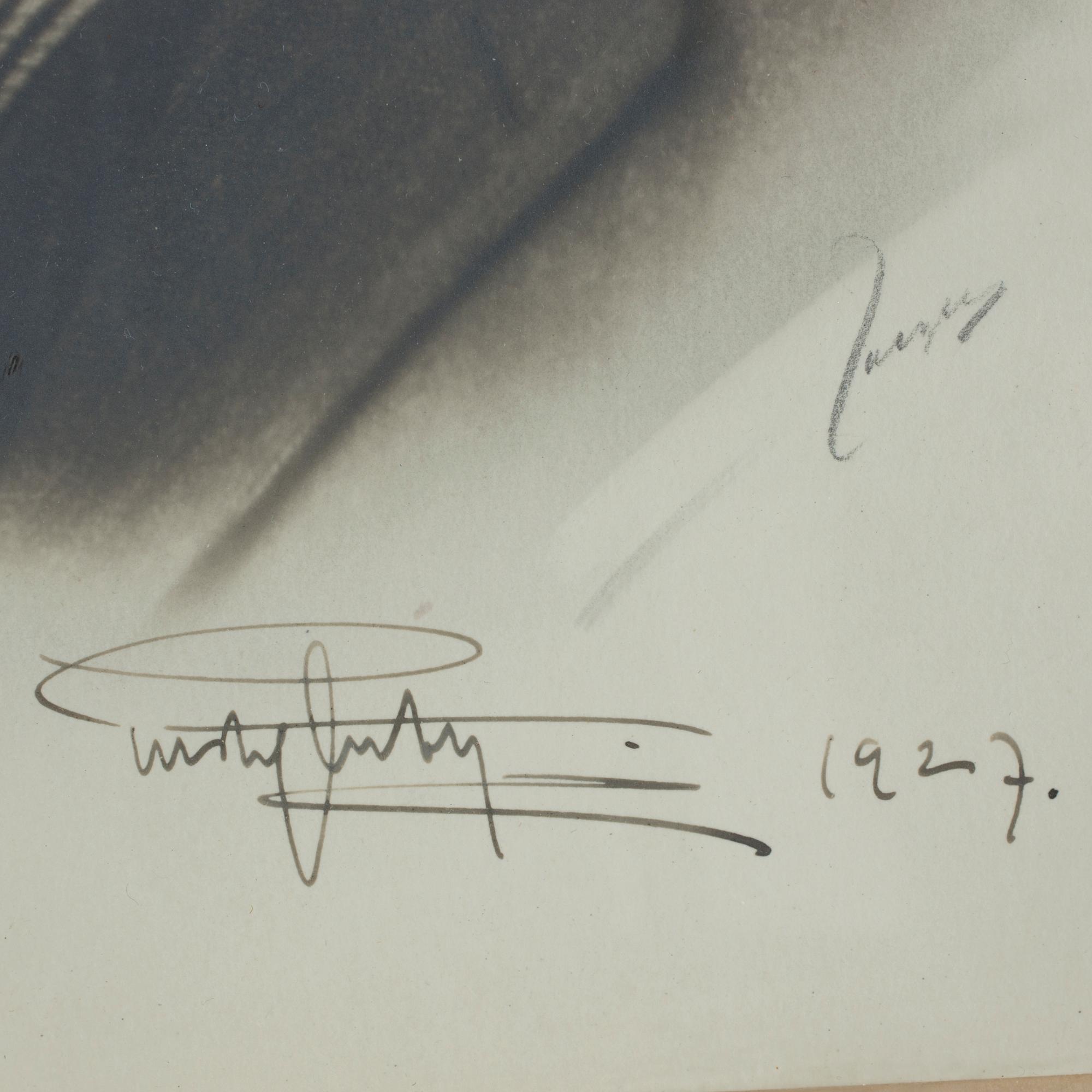 KRONPRINS GUSTAF ADOLF OCH KRONPRINSESSAN LOUISE, egenhändigt signerade fotografier daterade 1927, ett par.