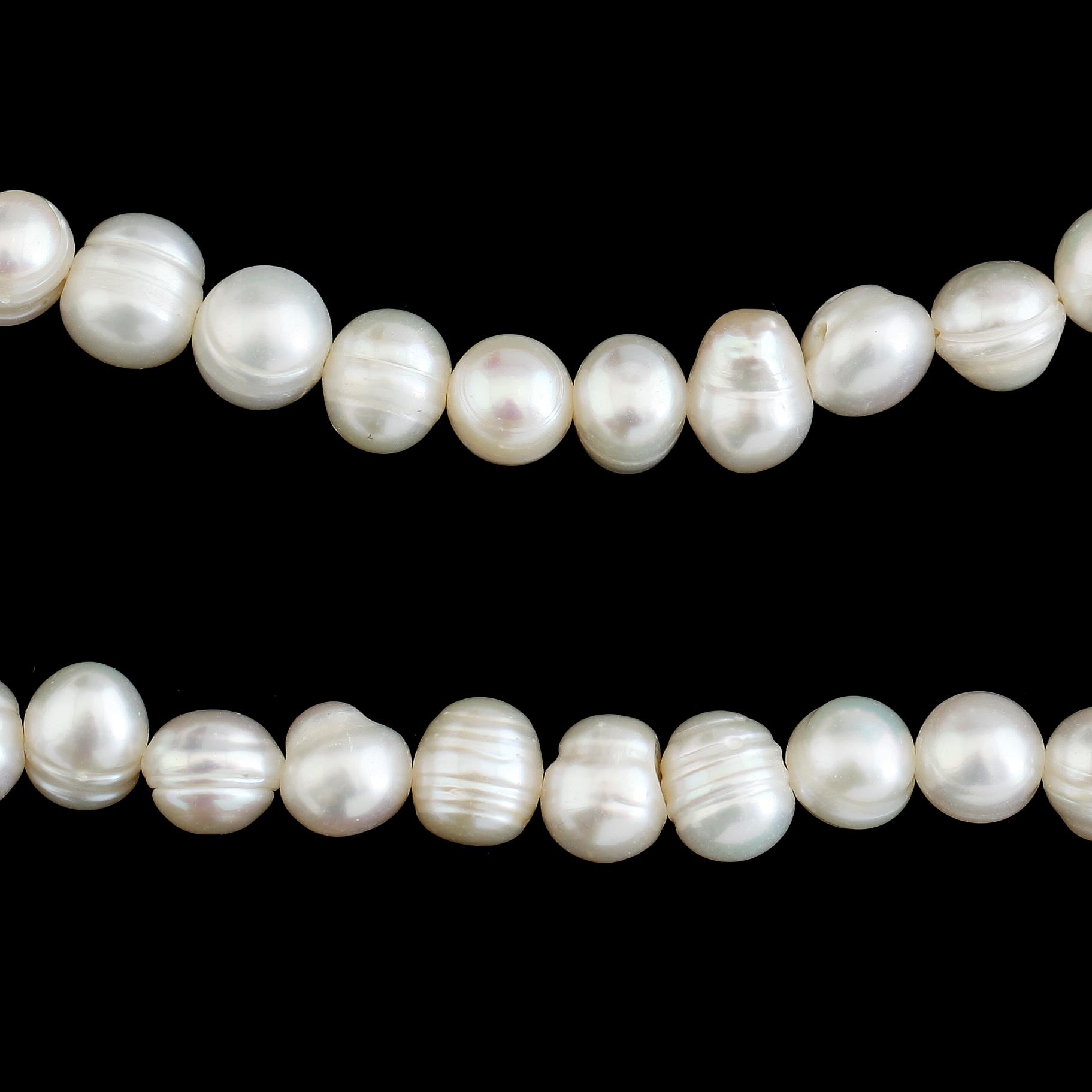 COLLIER, odlade vittonade sötvattenspärlor.