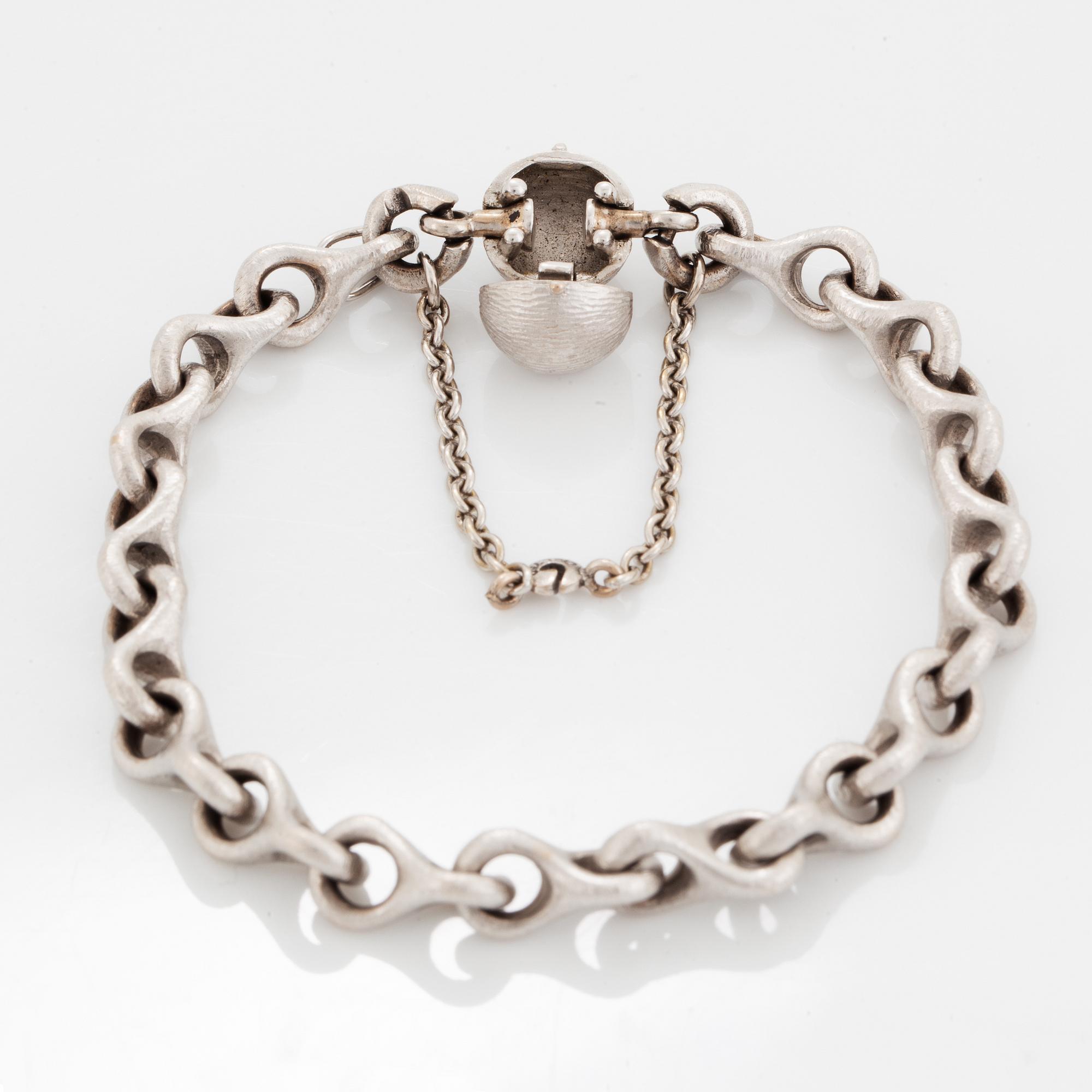 Ole Lynggaard, 18K white gold bracelet.