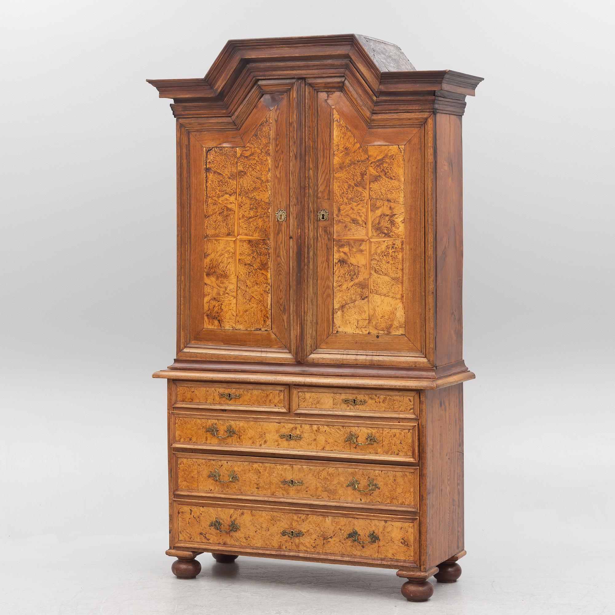 A late Baroque cabinet, first part of the 18th century.