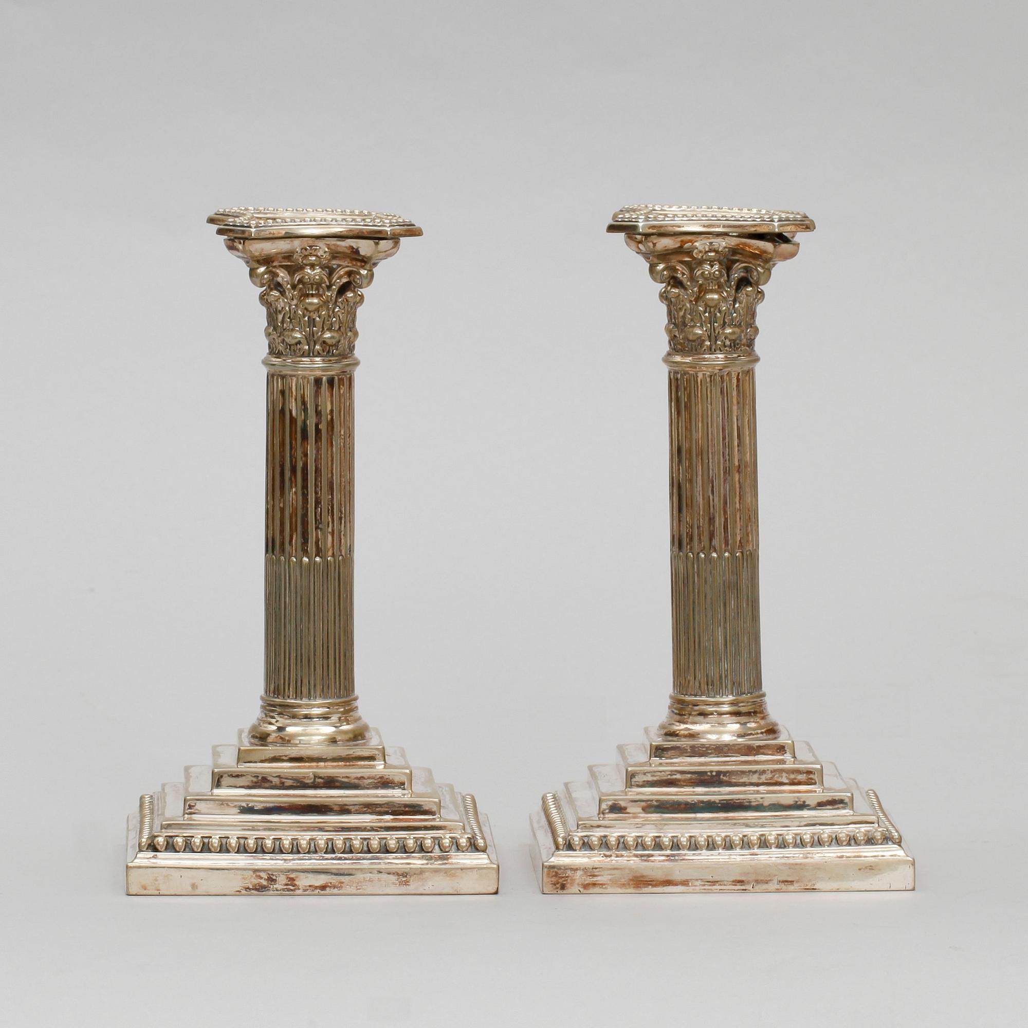 LJUSSTAKAR, ett par, pläter. England.