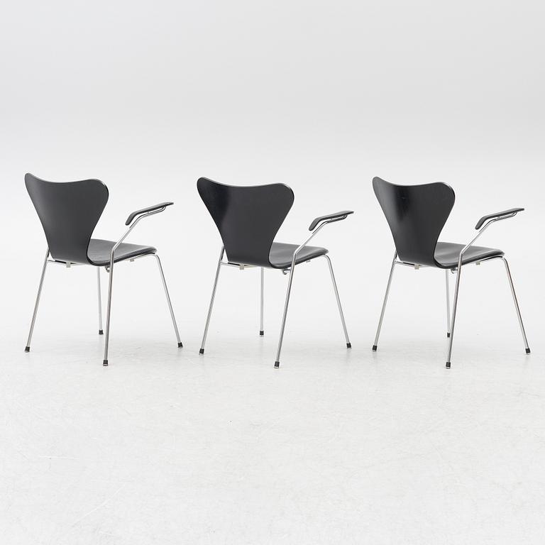 Arne Jacobsen, karmstolar, 3 st, modell 3207, "Sjuan", Fritz Hansen, Danmark.