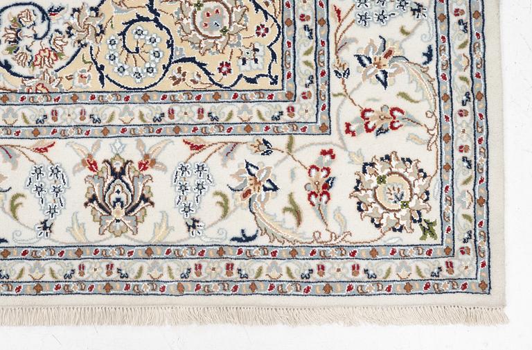 Matta, Nain, ca 305 x 245 cm.