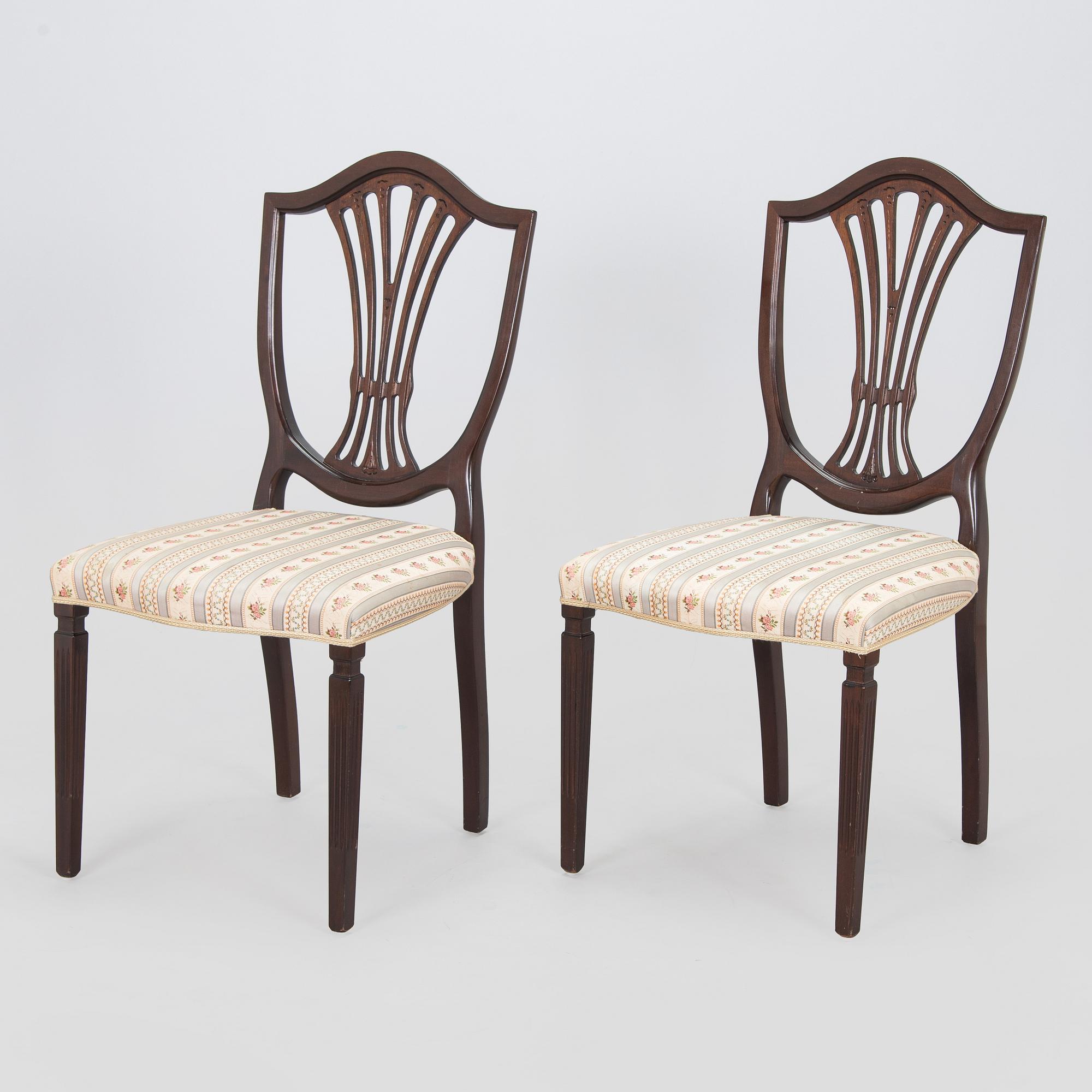 Stolar, 16 st och karmstolar 2 st, Hepplewhite-stil, 1900-talets andra hälft.